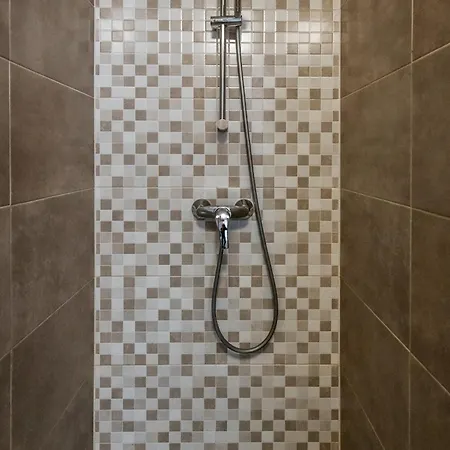 North Spacious For 6 Guests